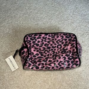 FOREVER 21 makeup/hygiene bag